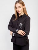 Блуза с оригинальной вышивкой на кармане и манжетах 2943