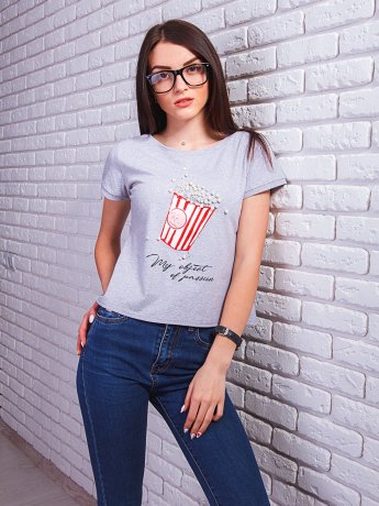 Модная укороченная футболка с принтом,  украшена жемчугом и стразами. Арт.‎2351