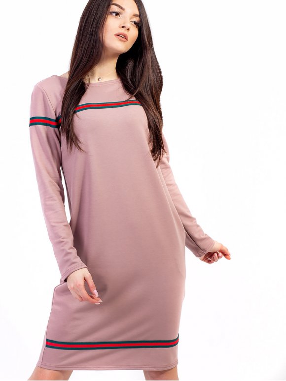 Модное платье с трендовыми нашивками и удобными карманами. Арт.2603