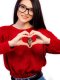 Укорочена кофтинка з трендовою нашивкою 2670