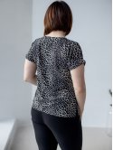 Легка блуза size+ з розрізами по боках в анімалістичний принт 2696
