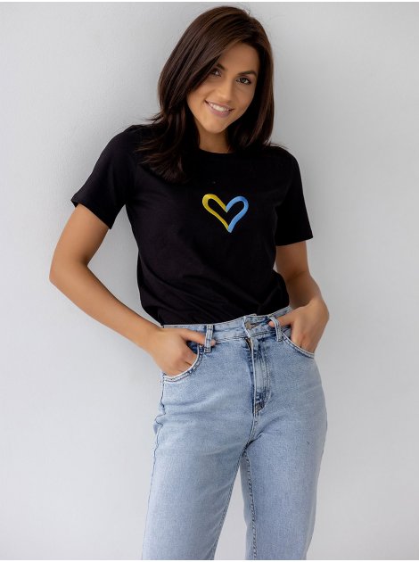 Жіноча футболка з вишивкою у формі серця 3433