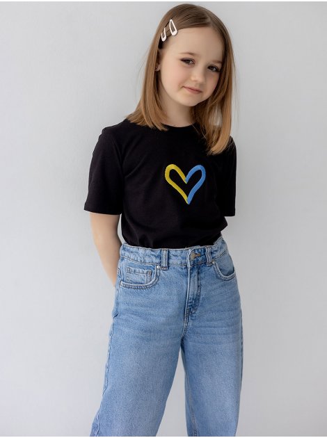 Дитяча футболка з вишивкою у формі серця 10135