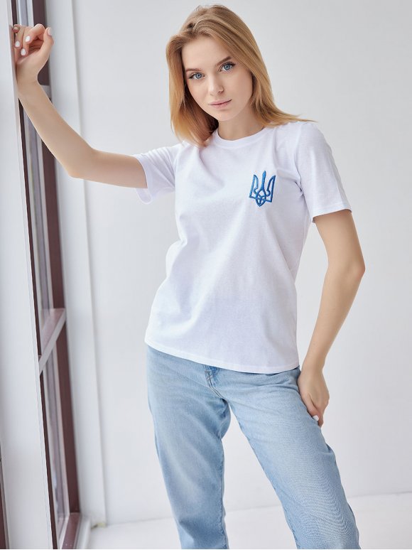 Женская футболка с вышитым гербом Украины 3469