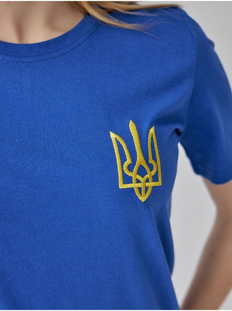 Жіноча футболка з вишитим гербом України 3469
