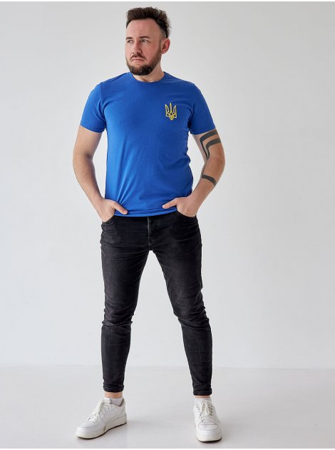 Чоловіча футболка з вишитим гербом України 3470