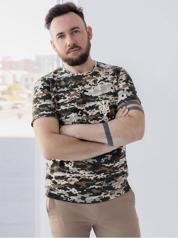 Мужская пиксельная футболка с вышитым Гербом Украины 3504