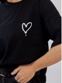 Стильная футболка с сердечком 3828