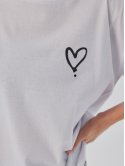 Стильная футболка с сердечком 3828