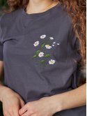 Стильна футболка з квітами 3870